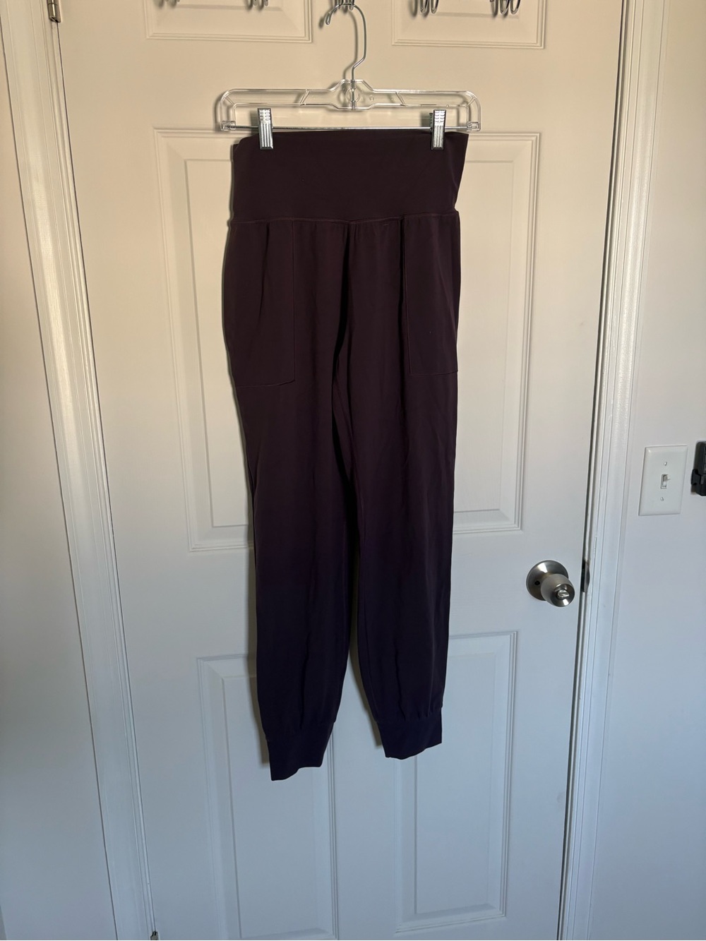Athleta High-Waist Salutation Jogger Pants in Deep Plum - Size Small